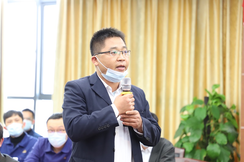 卓越員工代表發(fā)言.jpg 卓越員工代表發(fā)言.jpg